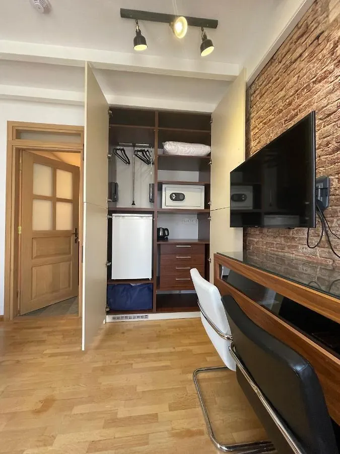 Amsterdam-Bnb 0*, Amsterdam